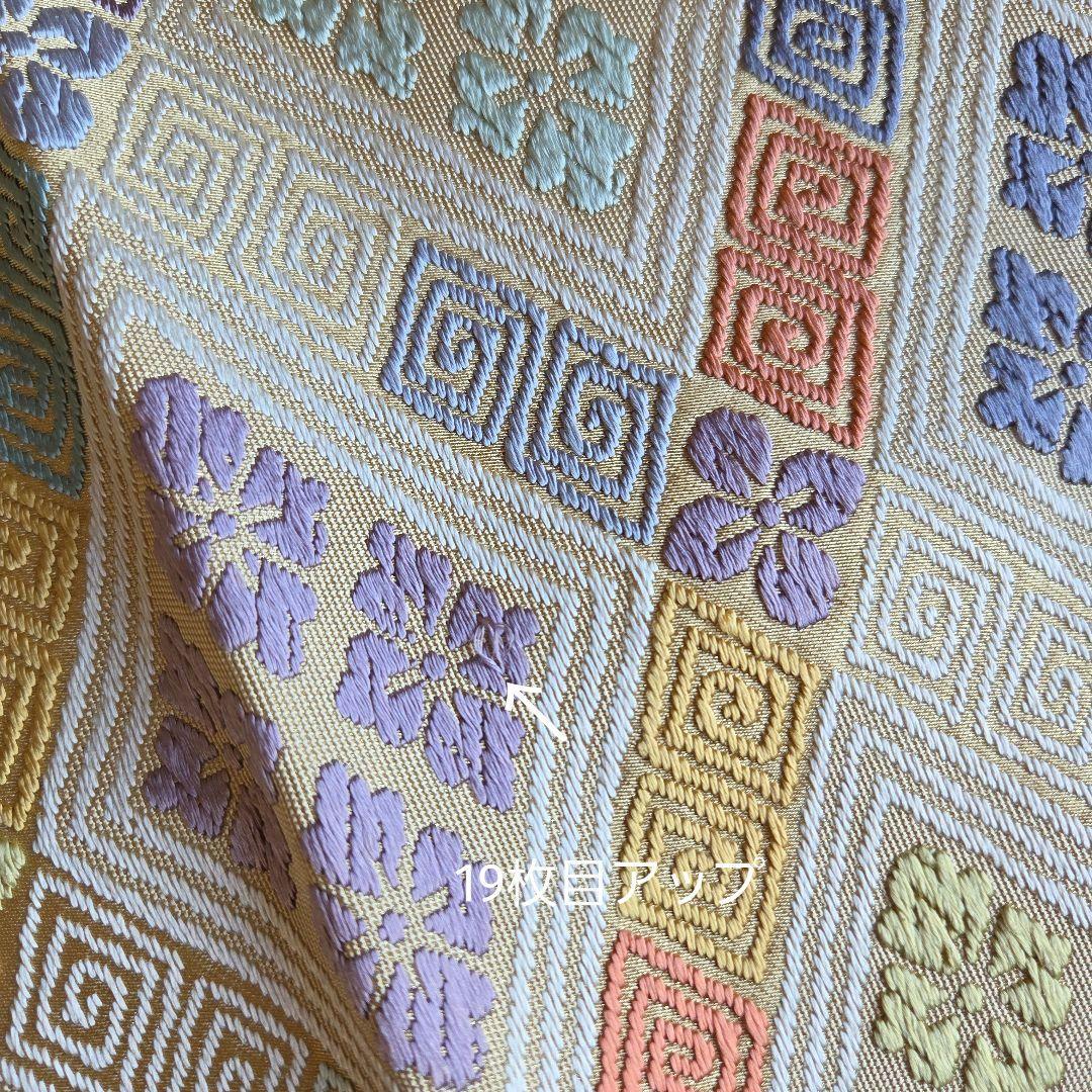 やさしいベージュ　菱取花菱文の袋帯