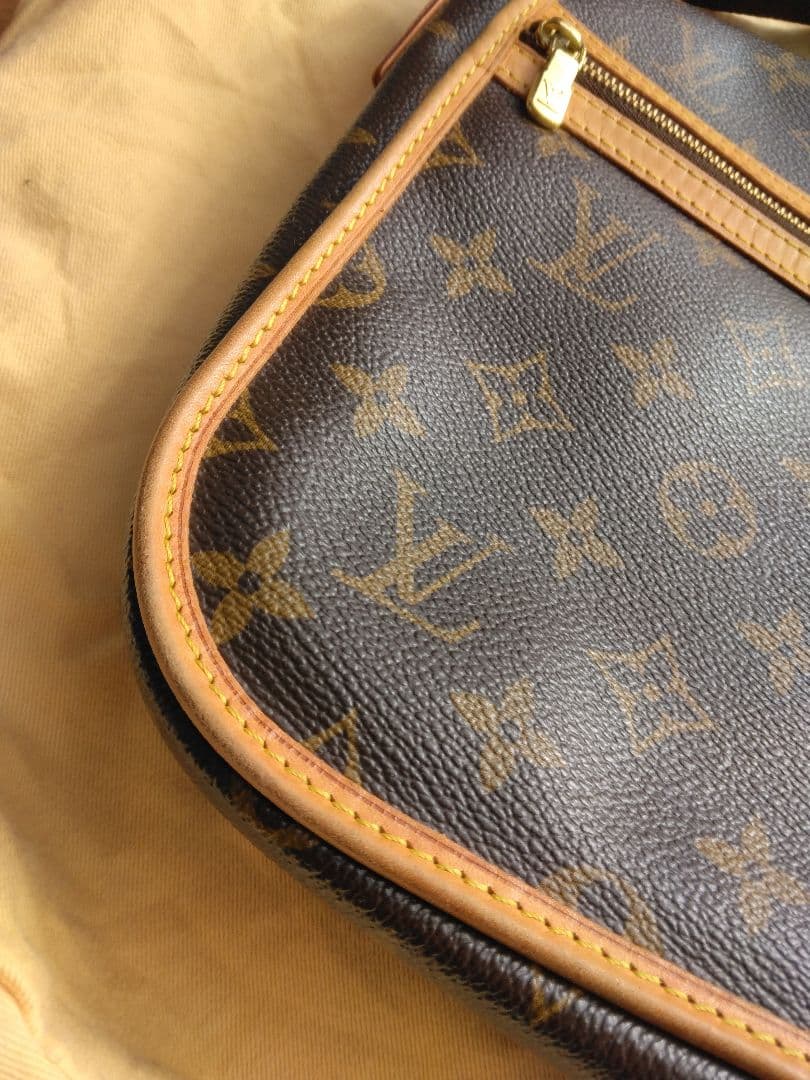 LOUIS VUITTON メッセンジャーボスフォールモノグラム