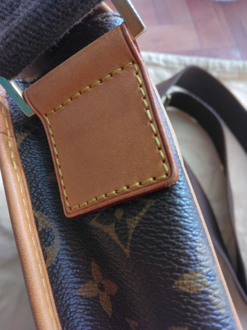 LOUIS VUITTON メッセンジャーボスフォールモノグラム