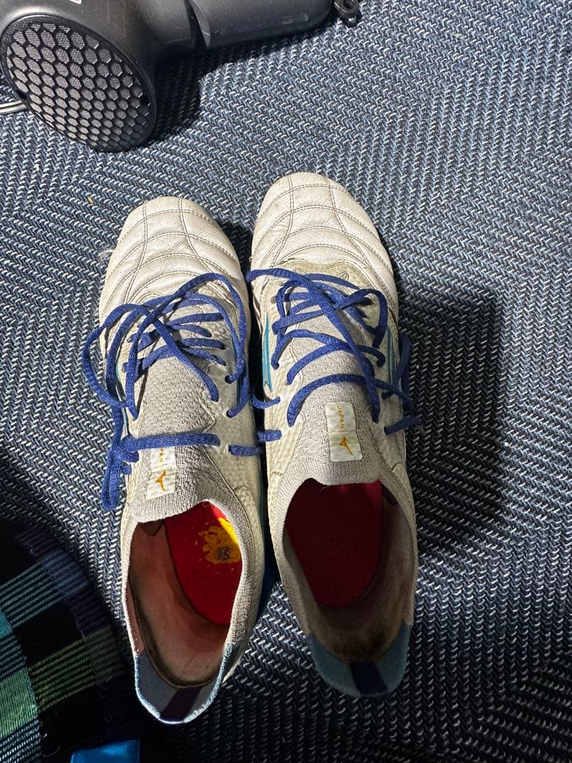 サッカーシューズ グレー ネイビー