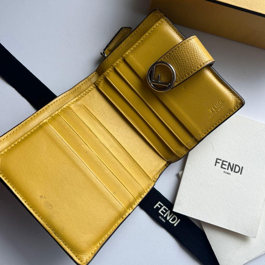 32 美品 FENDI フェンディ ズッカ 2つ折り財布