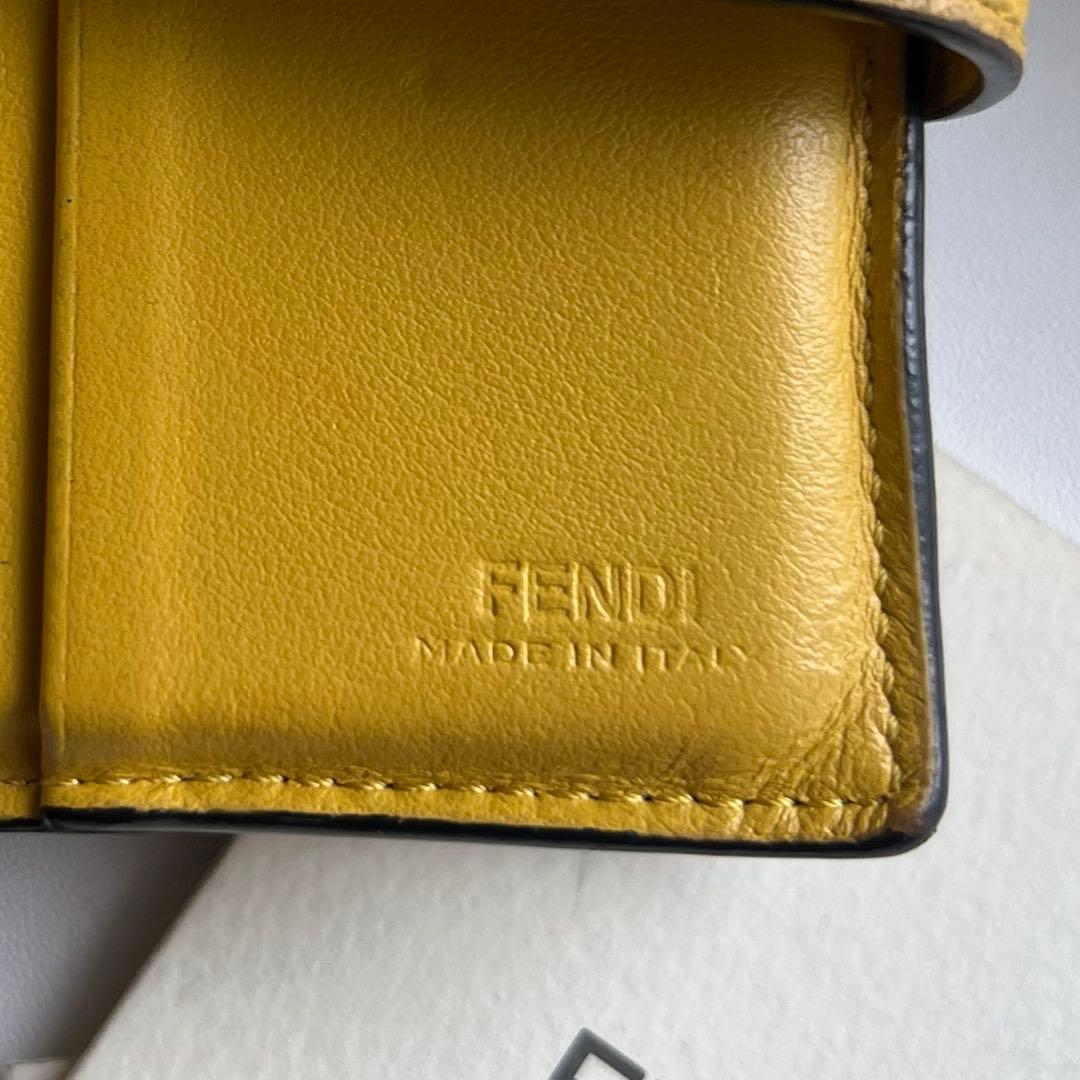 32 美品 FENDI フェンディ ズッカ 2つ折り財布