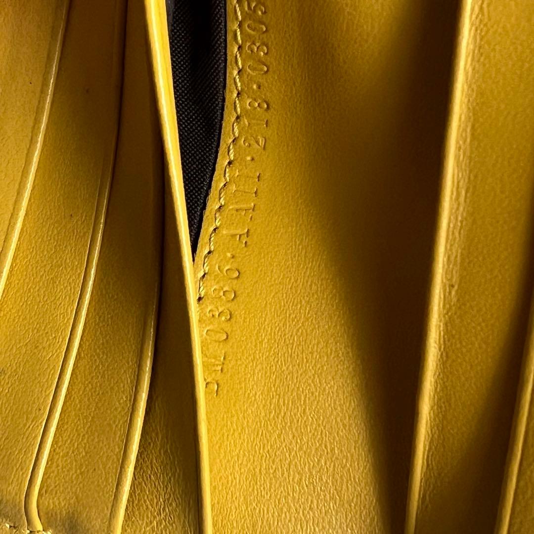 32 美品 FENDI フェンディ ズッカ 2つ折り財布