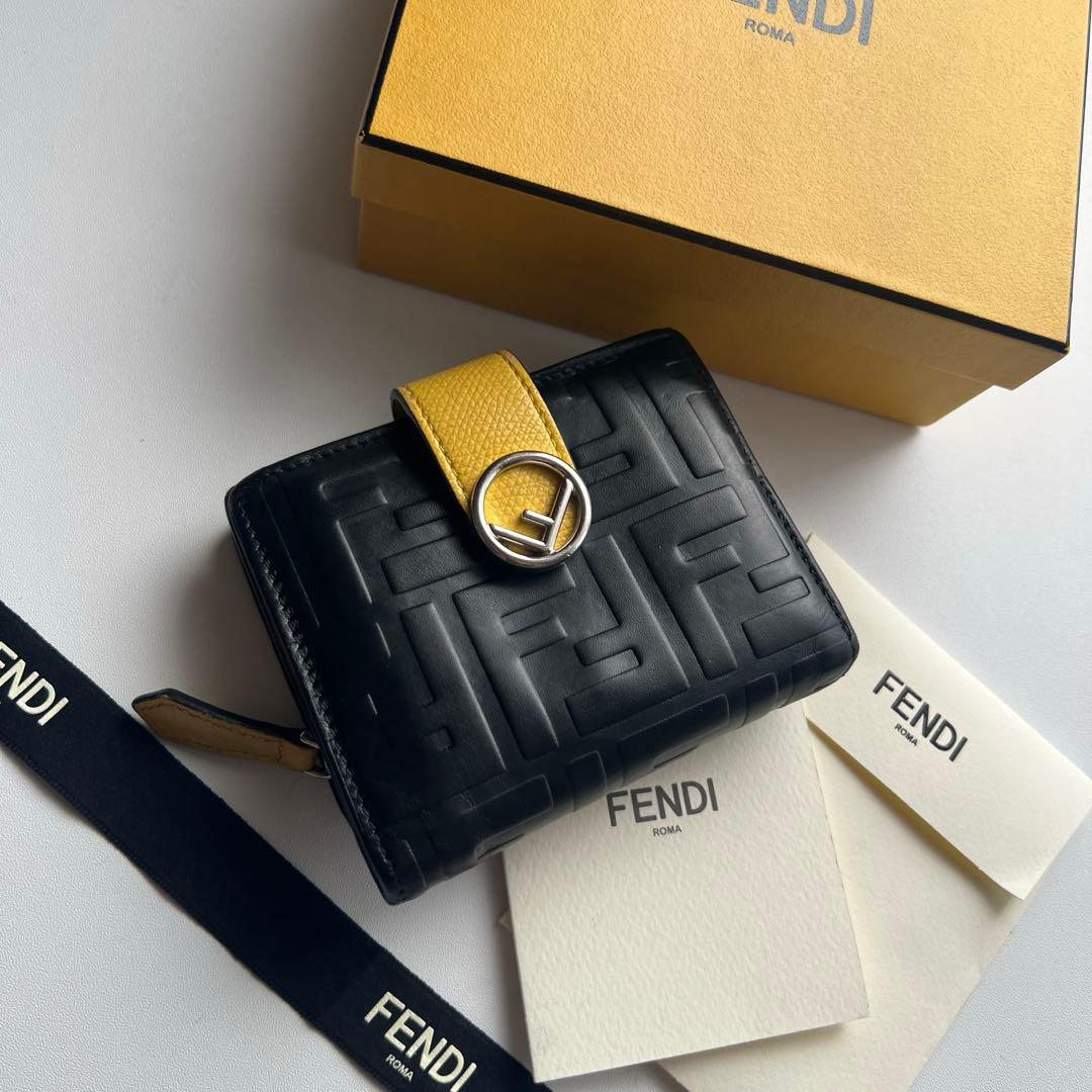 32 美品 FENDI フェンディ ズッカ 2つ折り財布