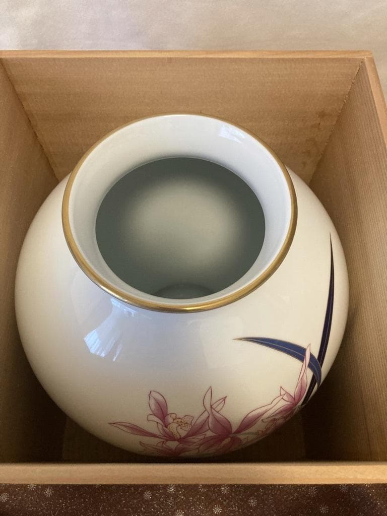 香蘭社　 花瓶　 花器　 金彩　蘭　木箱入り　高さ29.5cm