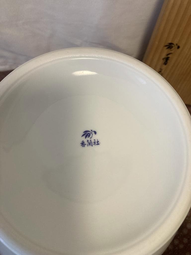 香蘭社　 花瓶　 花器　 金彩　蘭　木箱入り　高さ29.5cm