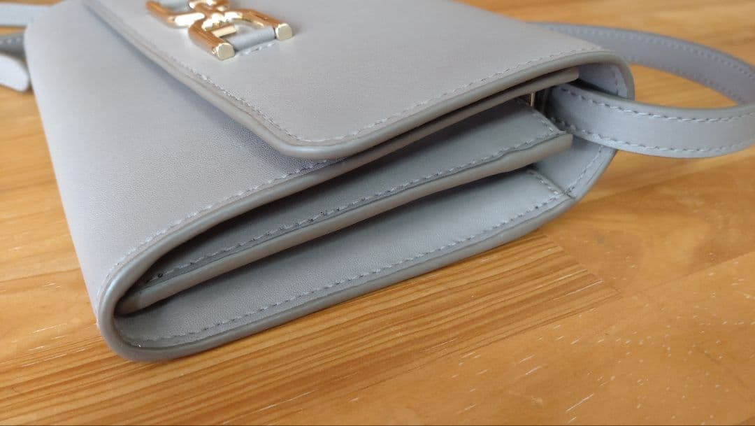 ジャスミン　フルラ meti ショルダーウォレット