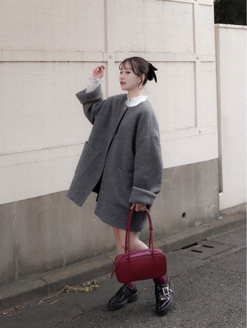 moi tytto ノーカラーボアミドルコート チャコールグレー