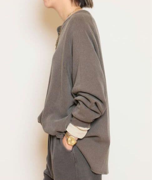 ミューズドゥドゥーズィエムクラス レミレリーフ HENLY Tシャツ