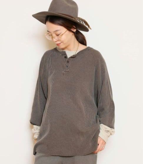 ミューズドゥドゥーズィエムクラス レミレリーフ HENLY Tシャツ