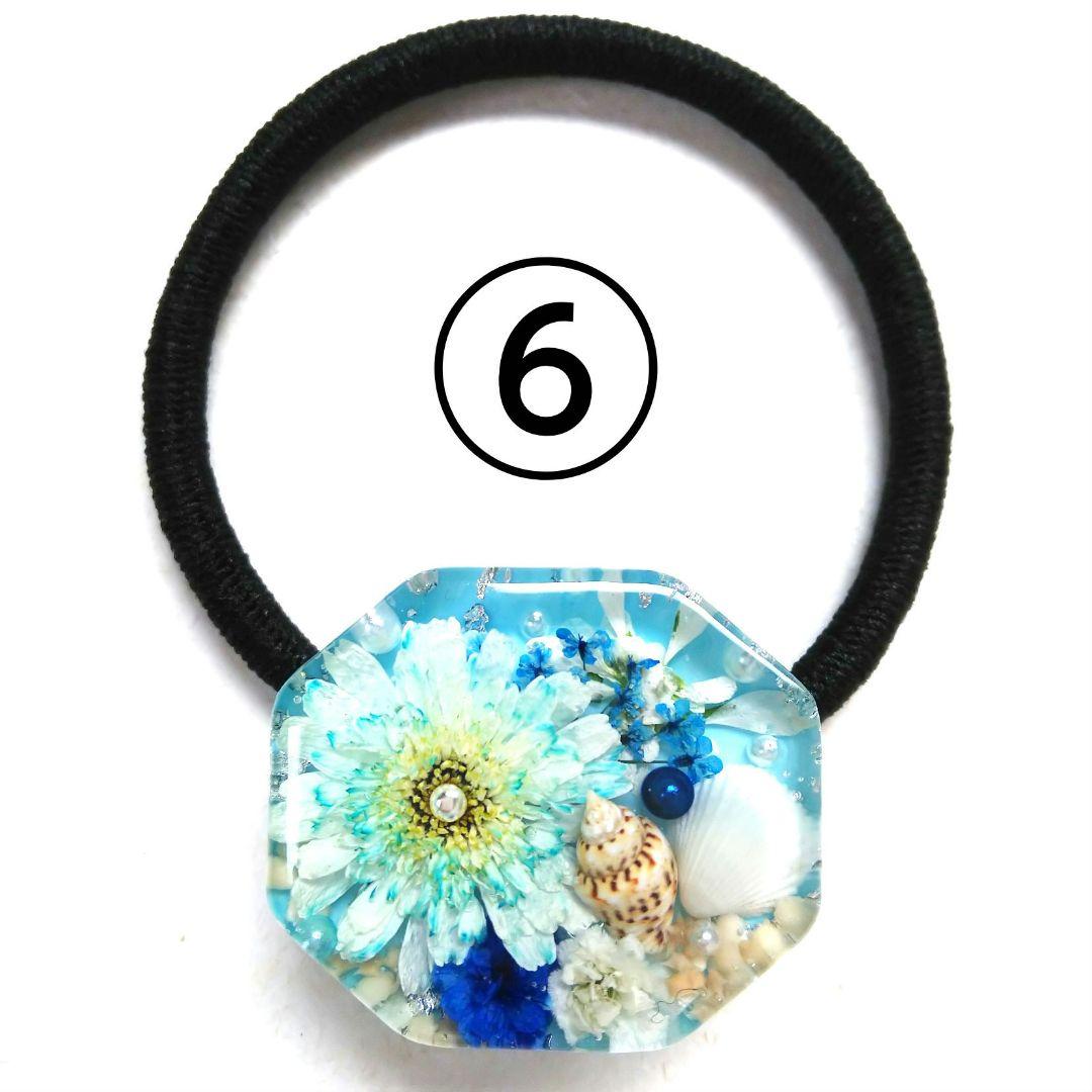 ヘアゴム レジン 大きなポッテリ三毛猫ちゃんとマトリカリア