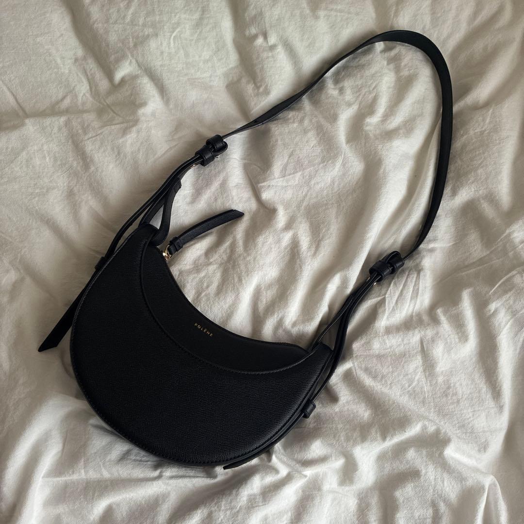 ポレーヌ　ブラックレザー ハーフムーン型ショルダーバッグ