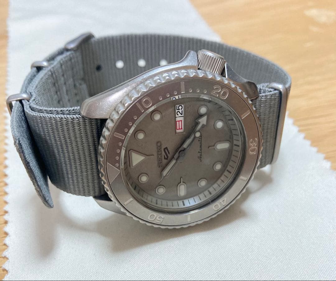 レア！美品！SEIKO 5 スポーツ セメントボーイ 自動巻き SBSA127