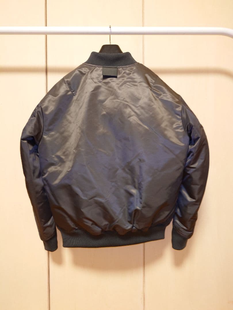 ユニクロ　+J復刻ハイブリッドダウンオーバーサイズMA1　Mサイズ グレイ