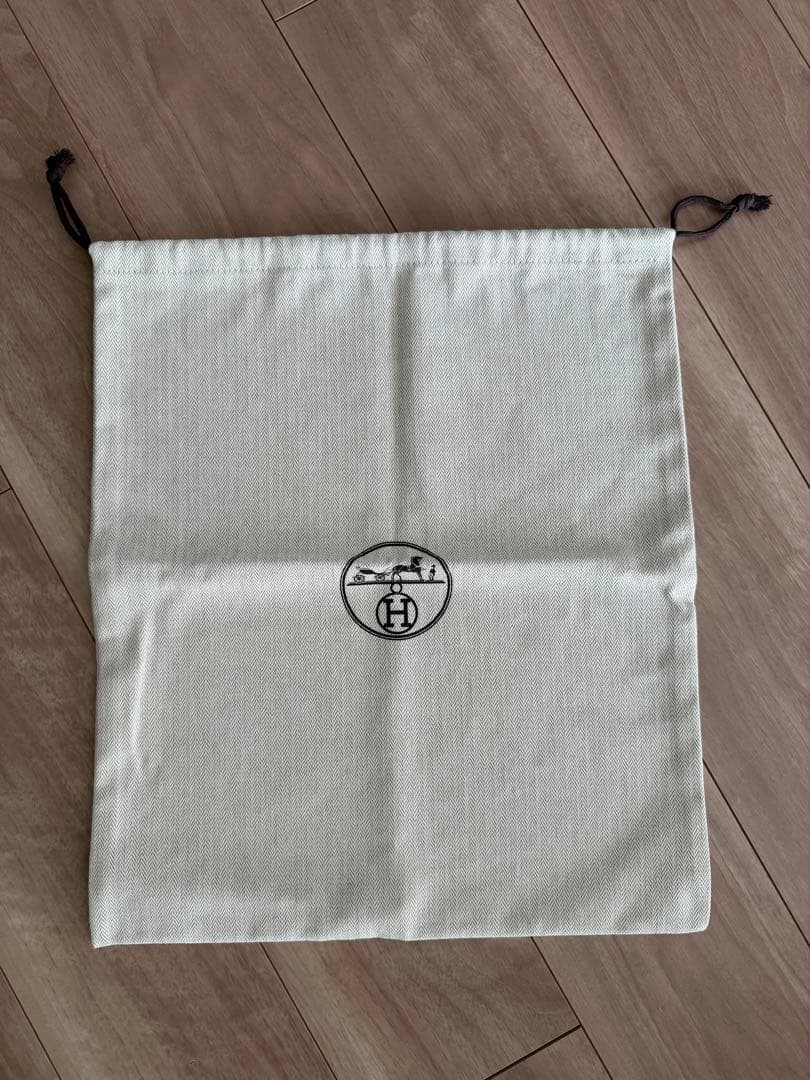 エルメス刺繍ロゴバケットハット