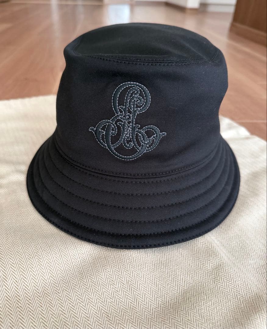 エルメス刺繍ロゴバケットハット