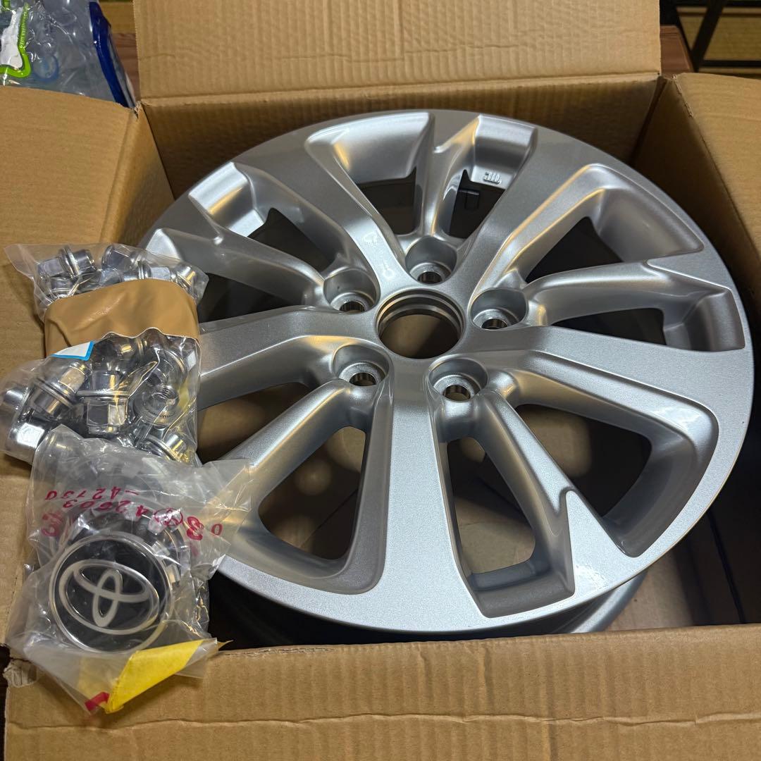 ヒロ ヤリスクロス 16インチ シルバーホイール 4本