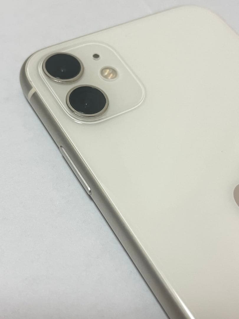 iPhone 11 64GB ホワイト
