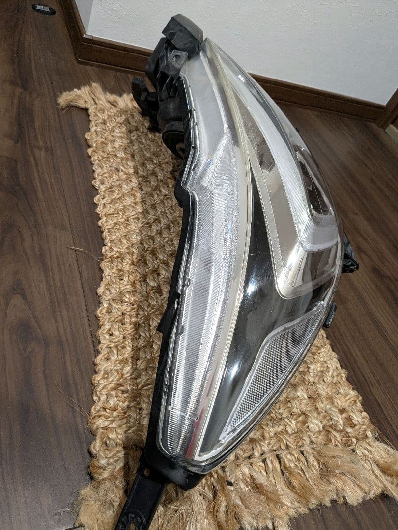 【送料込!!】スバル レガシィアウトバック（BS9）右ヘッドライトユニット