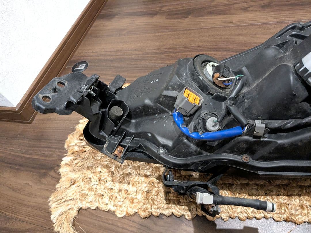 【送料込!!】スバル レガシィアウトバック（BS9）右ヘッドライトユニット