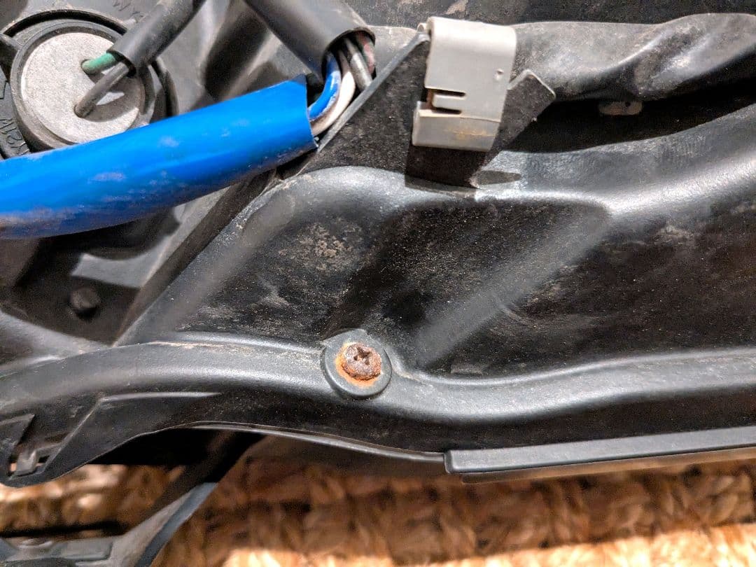 【送料込!!】スバル レガシィアウトバック（BS9）右ヘッドライトユニット