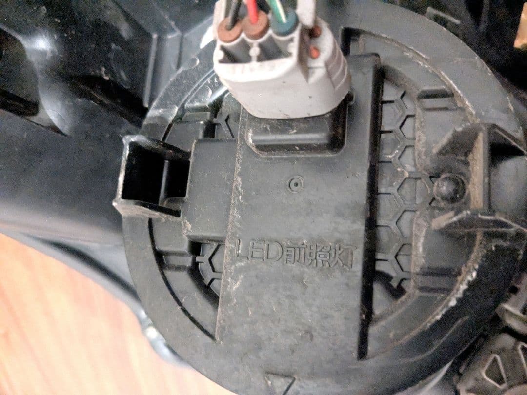 【送料込!!】スバル レガシィアウトバック（BS9）右ヘッドライトユニット