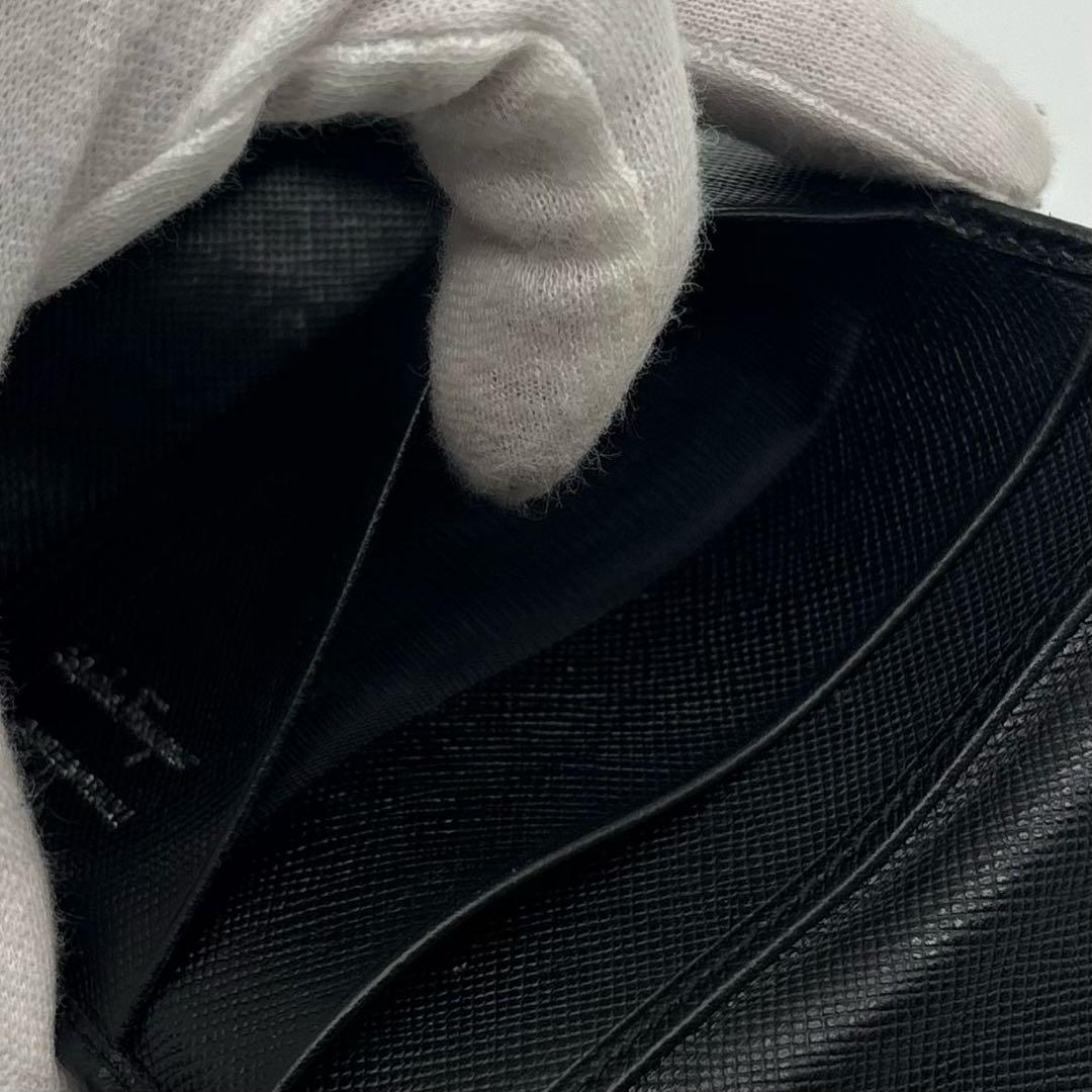 【極美品】Ferragamo サフィアーノ 三つ折り財布 コンパクト ブラック