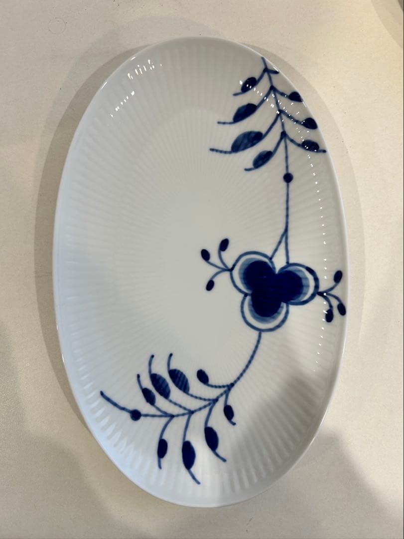 ロイヤルコペンハーゲン　ブルーフルーテッドメガオーバルディッシュ