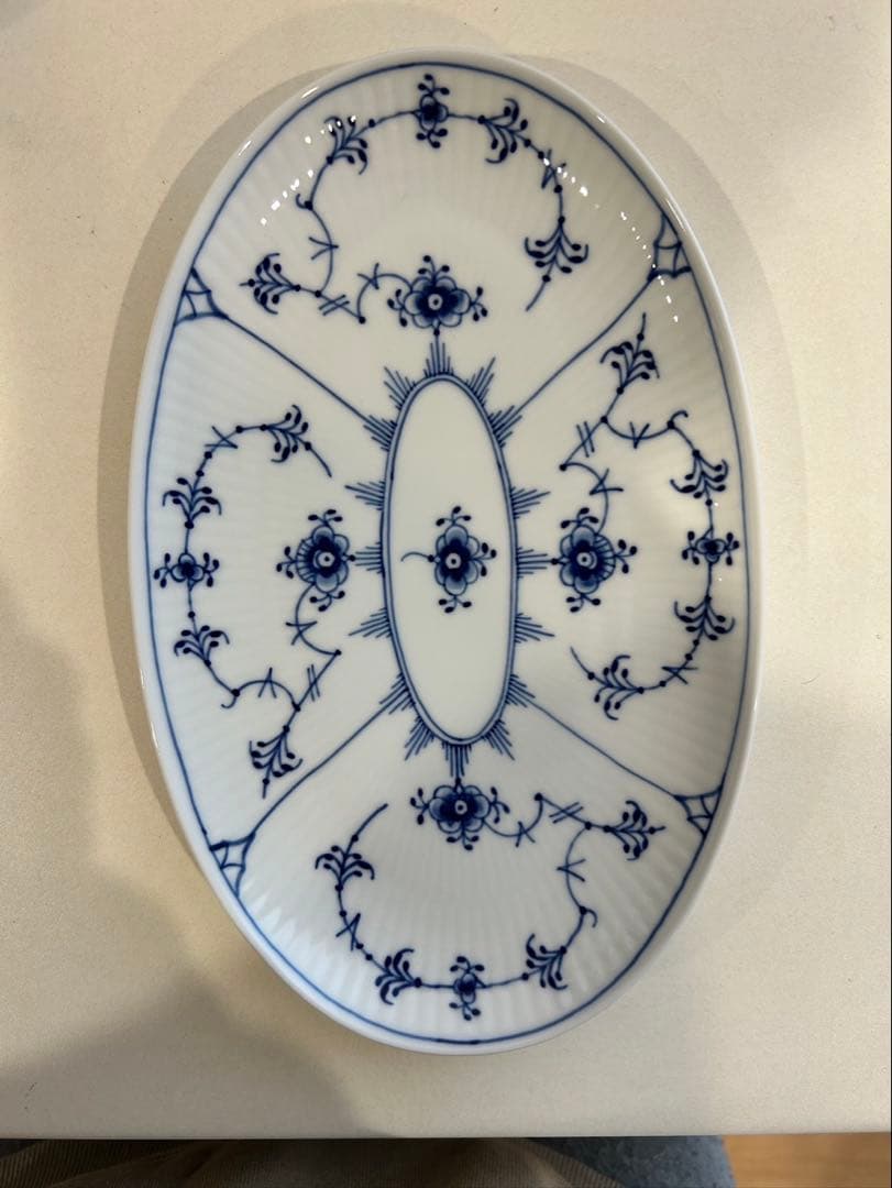 ロイヤルコペンハーゲン　ブルーフルーテッドメガオーバルディッシュ