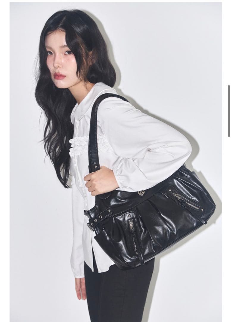 新品未使用 ILLIGO ブラックレザーショルダーバッグ