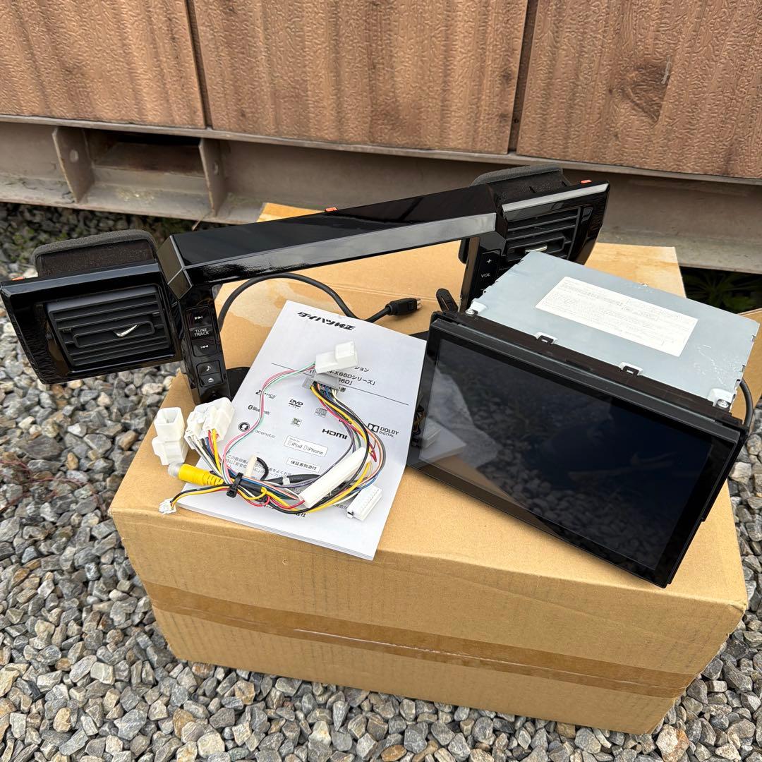 ダイハツ８インチナビ NSZN-X66D パナソニック ウェイク専用パネル付き