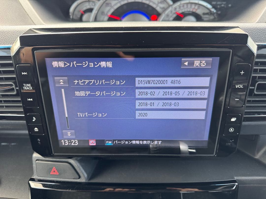 ダイハツ８インチナビ NSZN-X66D パナソニック ウェイク専用パネル付き