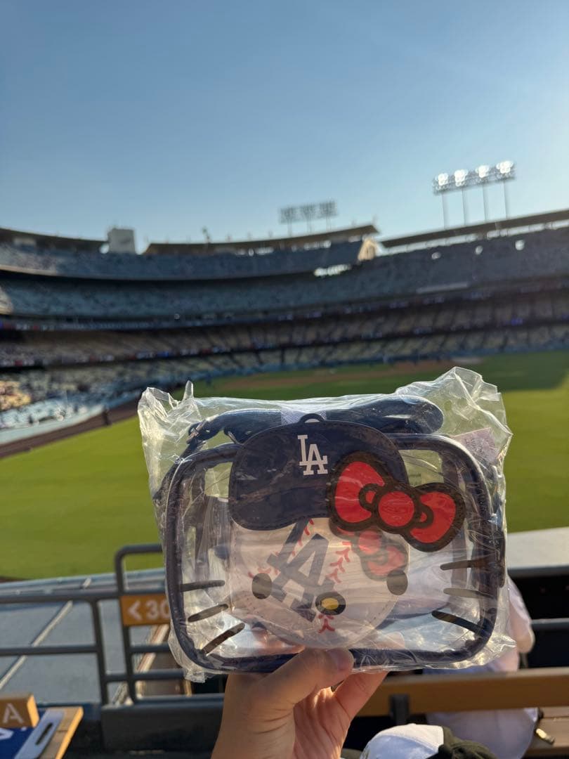 ハローキティ LAドジャース コラボケース