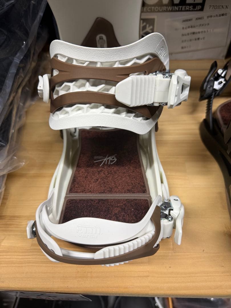 かん様 SLY α Mサイズ 25-26 今年でたグラトリバイン 新品未使用