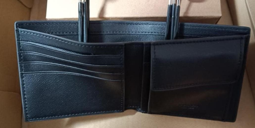 M★交渉OK★新品★二つ折り財布★質問NG★返品不可