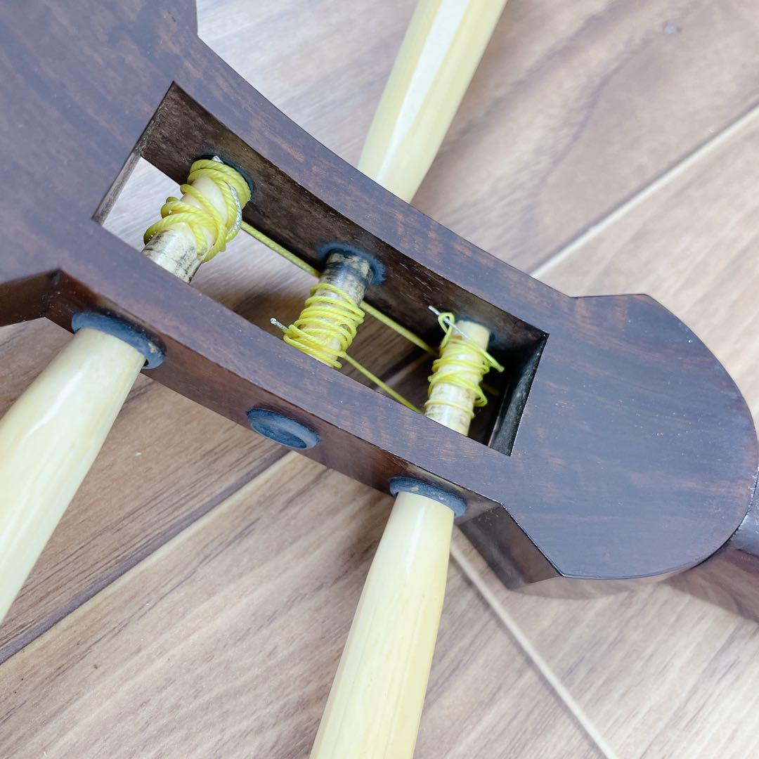 三味線 トチ紅木 綾杉胴 細棹 一本溝 猫皮 天然素材糸巻き 和楽器