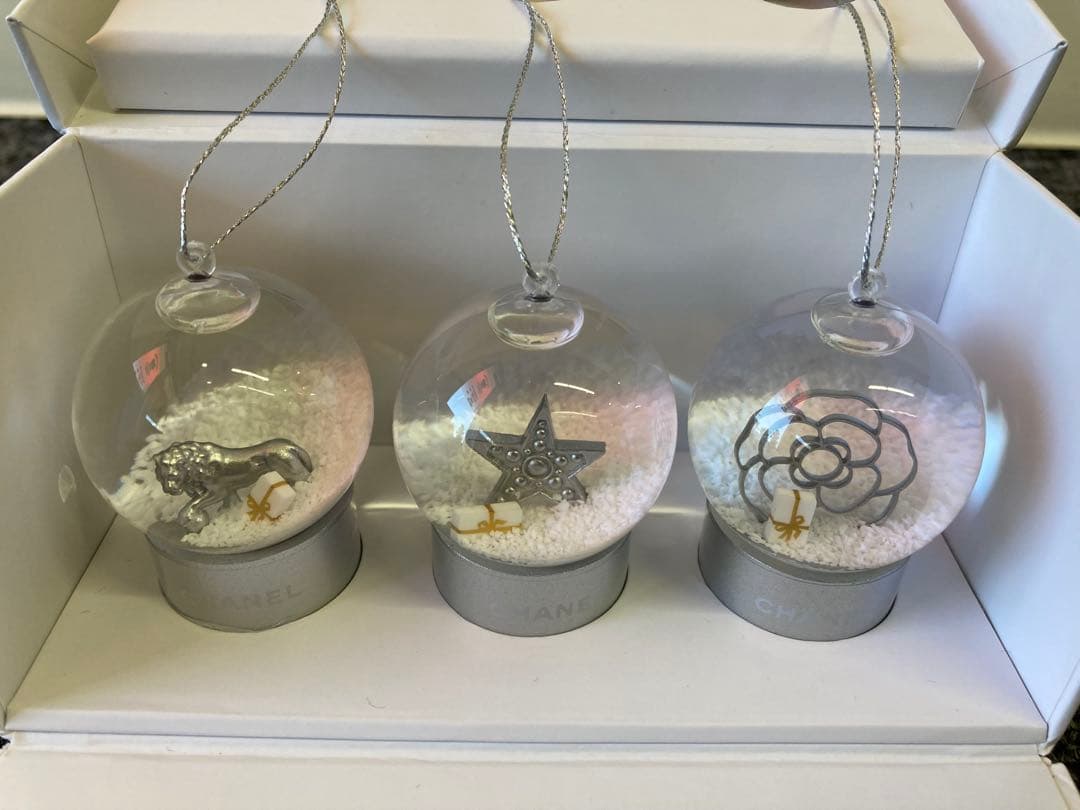 CHANEL ノベルティ　ミニスノードーム　オーナメントセット