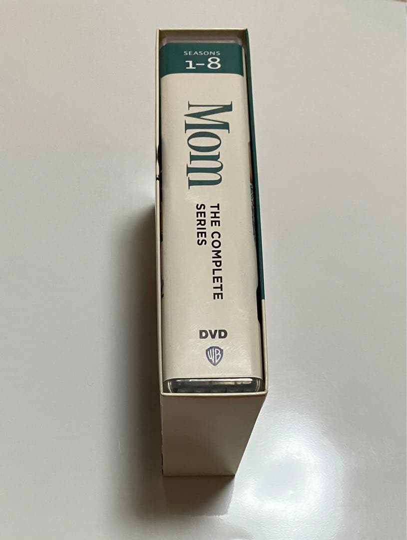 海外ドラマ「Mom」season1〜season8 コンプリートBOX