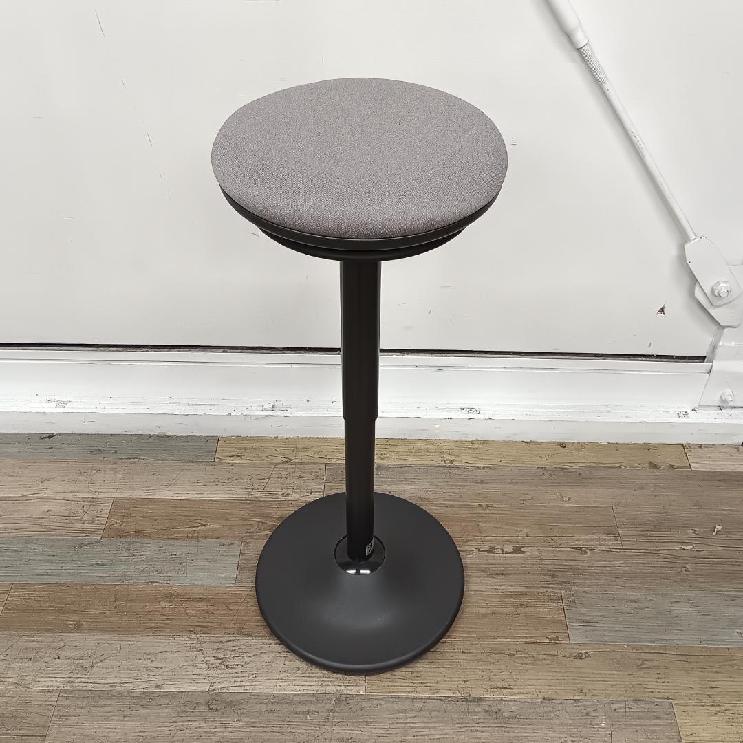 オカムラ　ピルエット　昇降　回転　スツール　スイング脚　グレー　ブラック脚