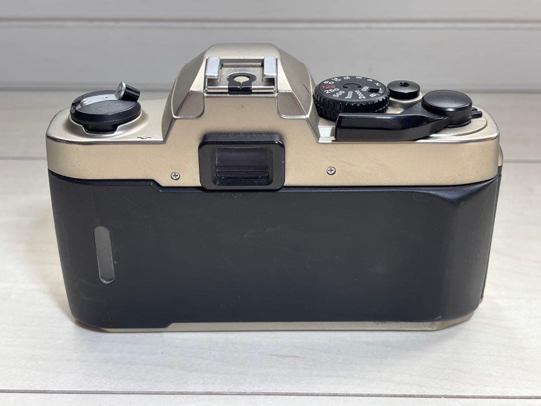 Nikon ニコン FM10 & Zoom-NIKKOR 35-70mm カメラ