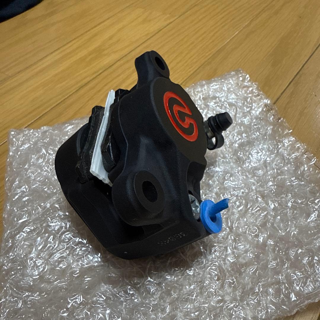 Brembo 2Pリアキャリパー 黒 ピッチ84mm