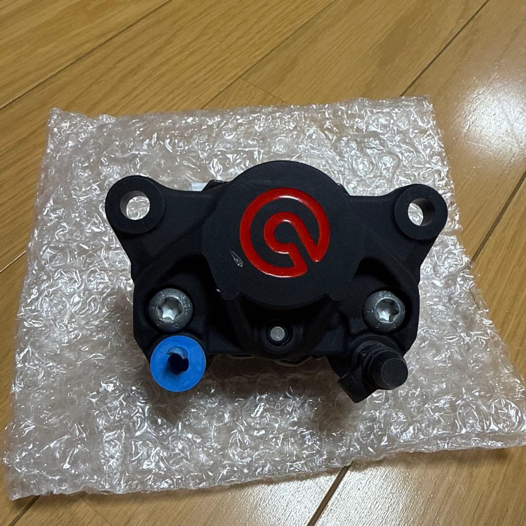 Brembo 2Pリアキャリパー 黒 ピッチ84mm