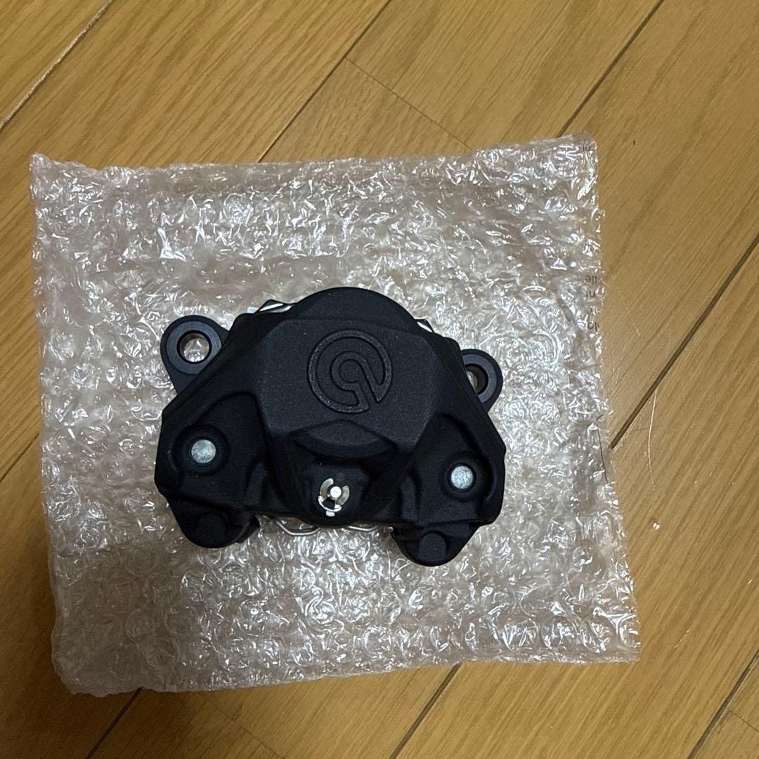 Brembo 2Pリアキャリパー 黒 ピッチ84mm