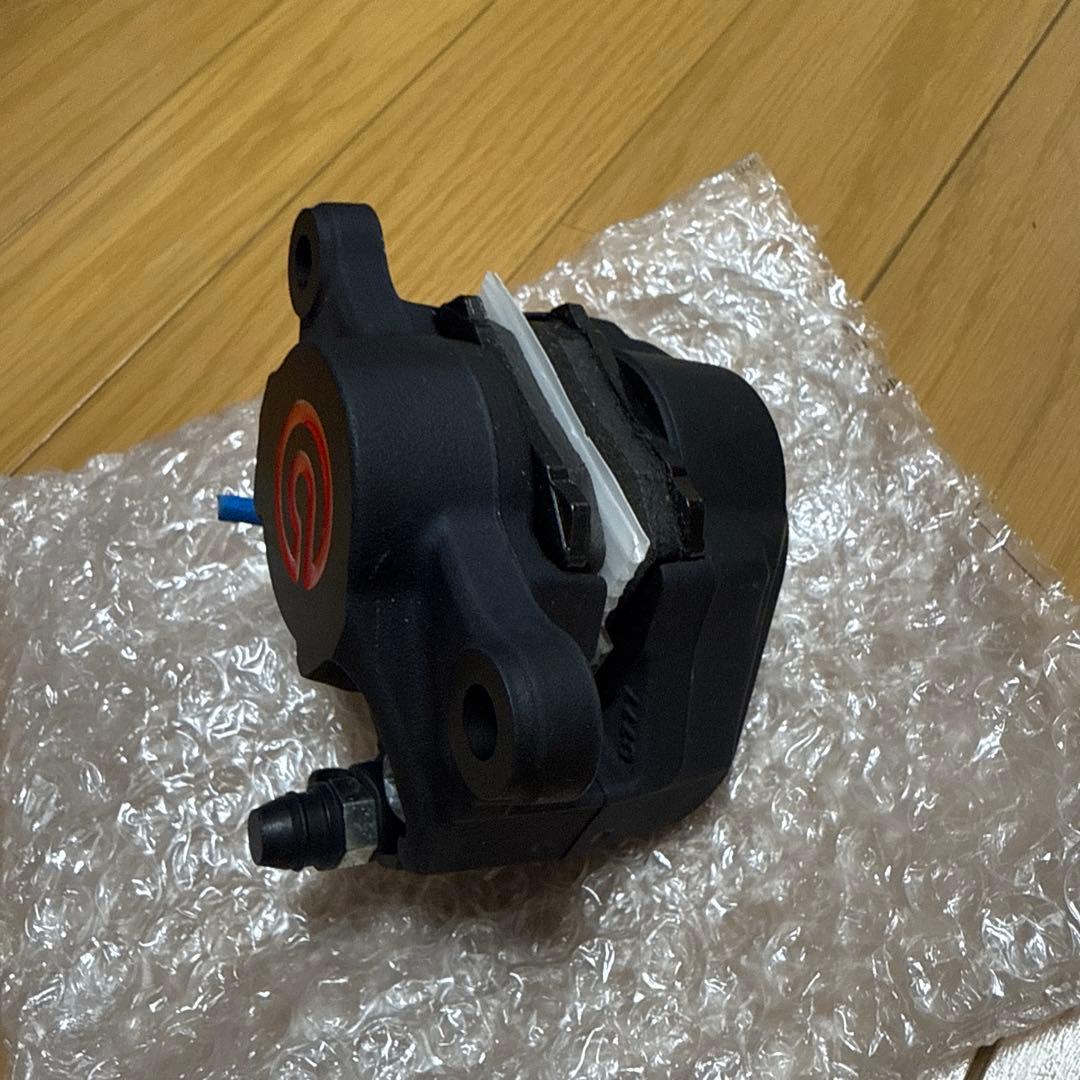 Brembo 2Pリアキャリパー 黒 ピッチ84mm