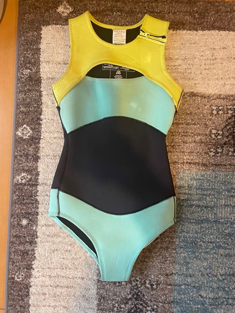 値下げしましたRoxy ウエットスーツ　XS サーフィン