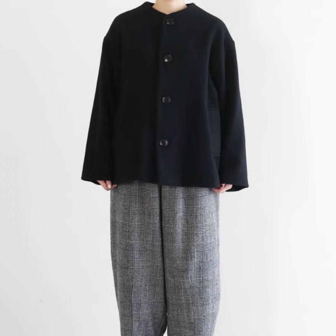 HUIS×尾州　縮絨ウールフランネルノーカラーショートコート（ブラック）