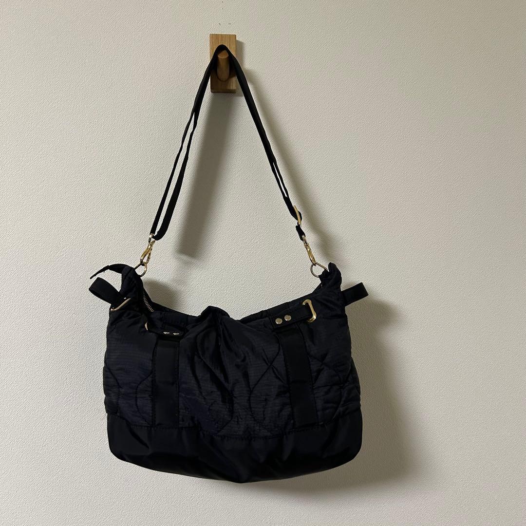 シータパランティカ　メッセンジャーバッグ　キルティング