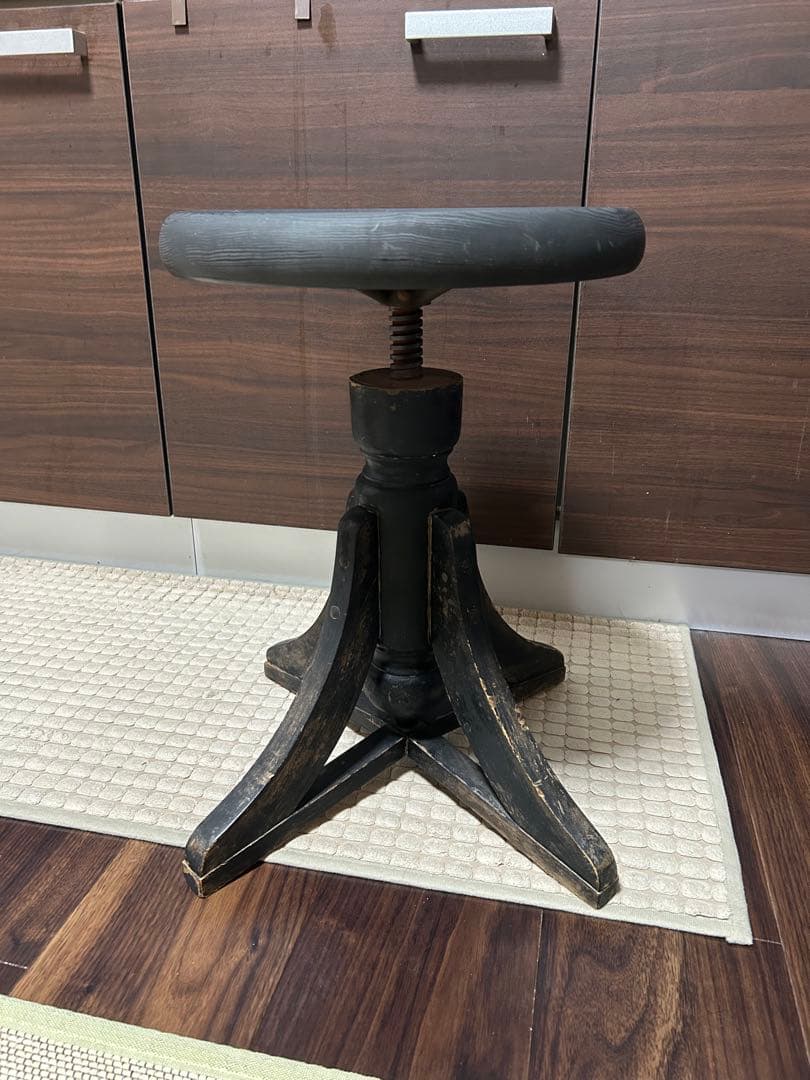 最終お値下げです。ヴィンテージ　木製スツール 丸椅子 黒色　アンティーク