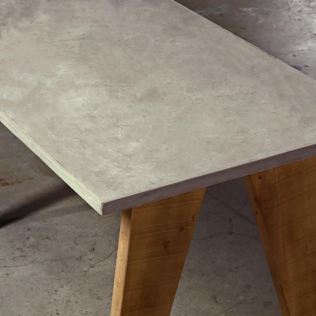 オーダー専用｜デスク｜ライトグレー｜薄塗りモルタル｜三角脚｜ダイニングテーブル