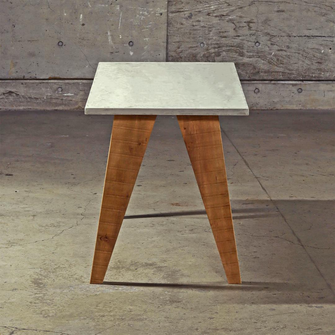 オーダー専用｜デスク｜ライトグレー｜薄塗りモルタル｜三角脚｜ダイニングテーブル